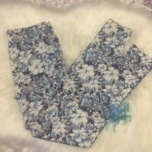 EUC M Blue White Floral leggings 🦄
